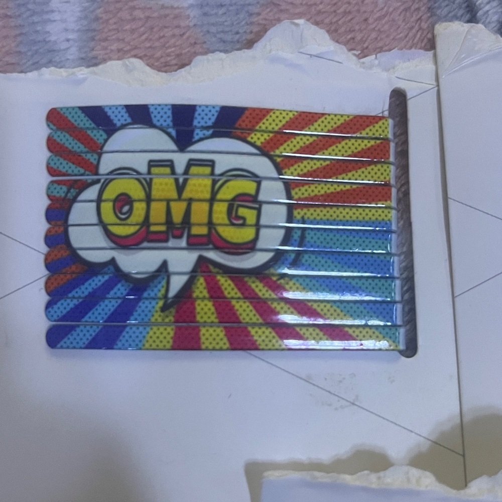 Comic Style Bobby Pins Set - Picture 2 of 6